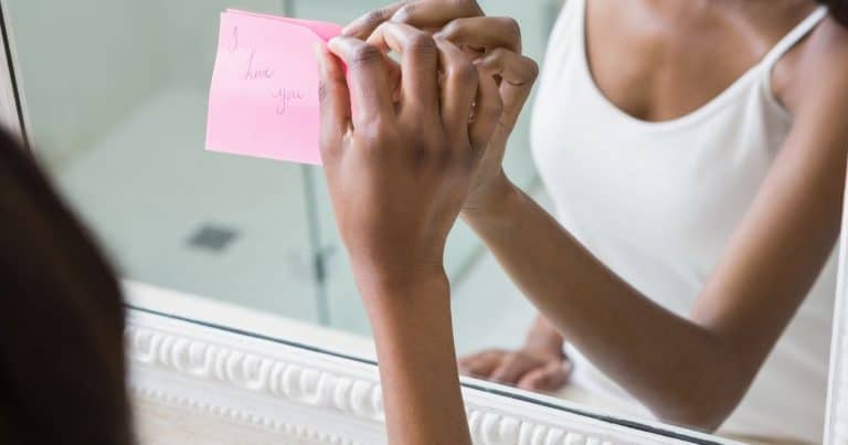20 Powerful Mirror Affirmations for Confidence Using the Mirror Technique