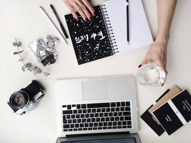 How Bloggers Can Make $10,000 a Month from Home (And How I Earned $12,262 Online in 3 Months) - digital marketer