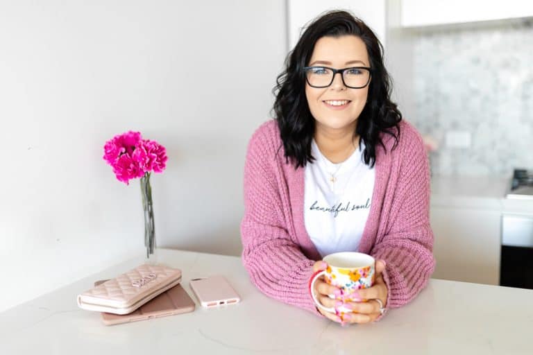 How Elley Became a 6-Figure Business Coach at 24