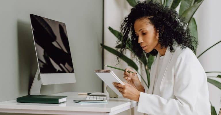 How to Navigate a Low Income Month in Your Business - woman blogger computer