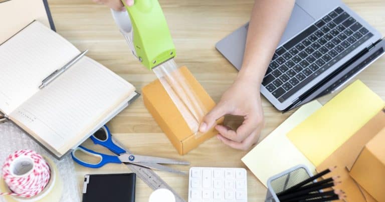 How Jessica Runs a Full-Time Family Business with Amazon FBA - interview with Jessica Larrew of The Selling Family