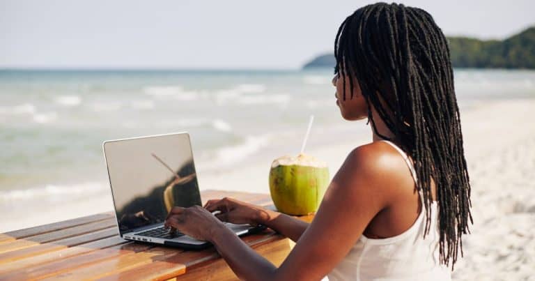 start a blog - 5 Inspiring Lifestyle Entrepreneurs to Follow