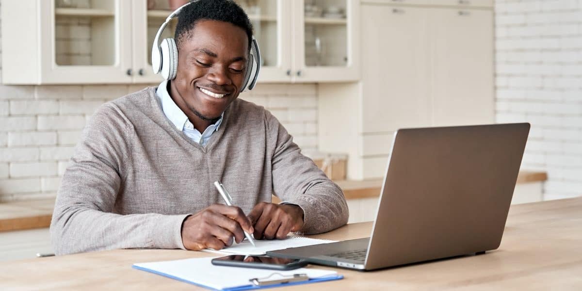 A Linguist Shares Her Best Tips on Creating a Daily Language Learning Routine