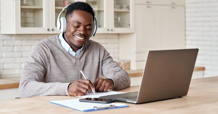 A Linguist Shares Her Best Tips on Creating a Daily Language Learning Routine