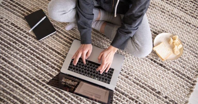 daily tracking - 8 Tips for Balancing Work and Life When Working Online