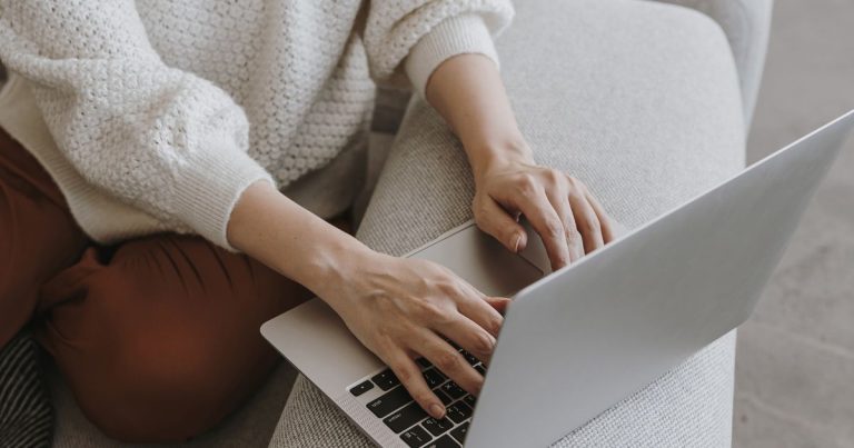 How to Generate Leads with Blogging: 5 Ideas That Convert