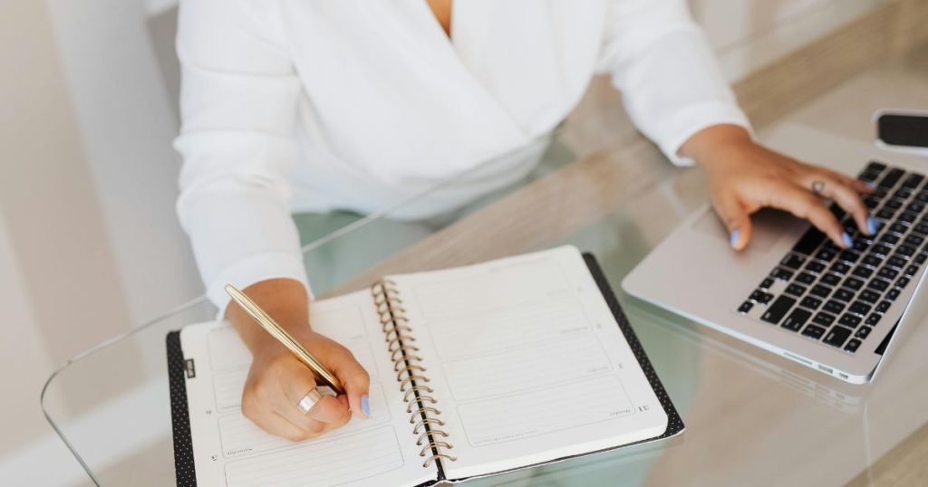 12 AI Startup Ideas for Digital Nomads You Can Launch This Month