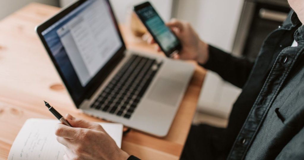 How to Use AI Chatbots to Drive Website Conversions